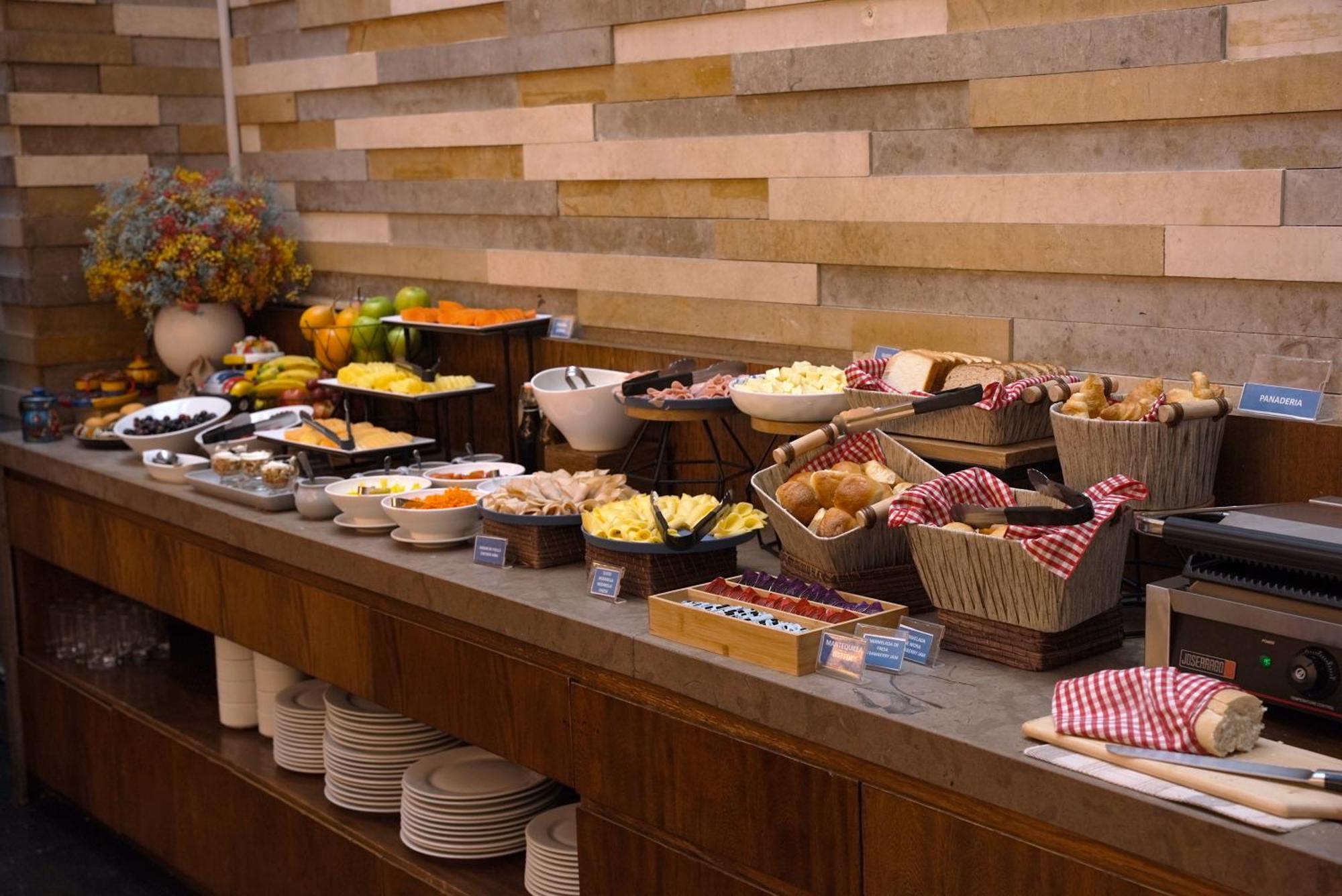 Holiday Inn Express Bogota - Parque La 93 By Ihg Екстер'єр фото