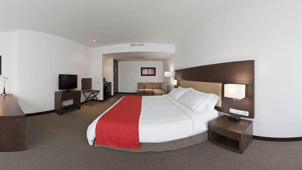 Holiday Inn Express Bogota - Parque La 93 By Ihg Екстер'єр фото