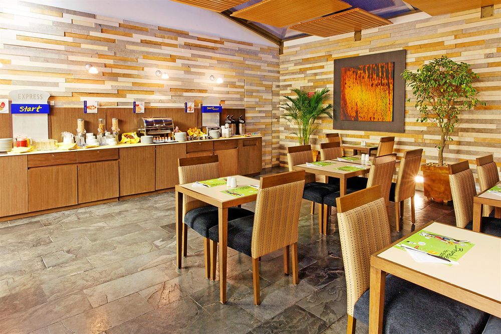 Holiday Inn Express Bogota - Parque La 93 By Ihg Ресторан фото