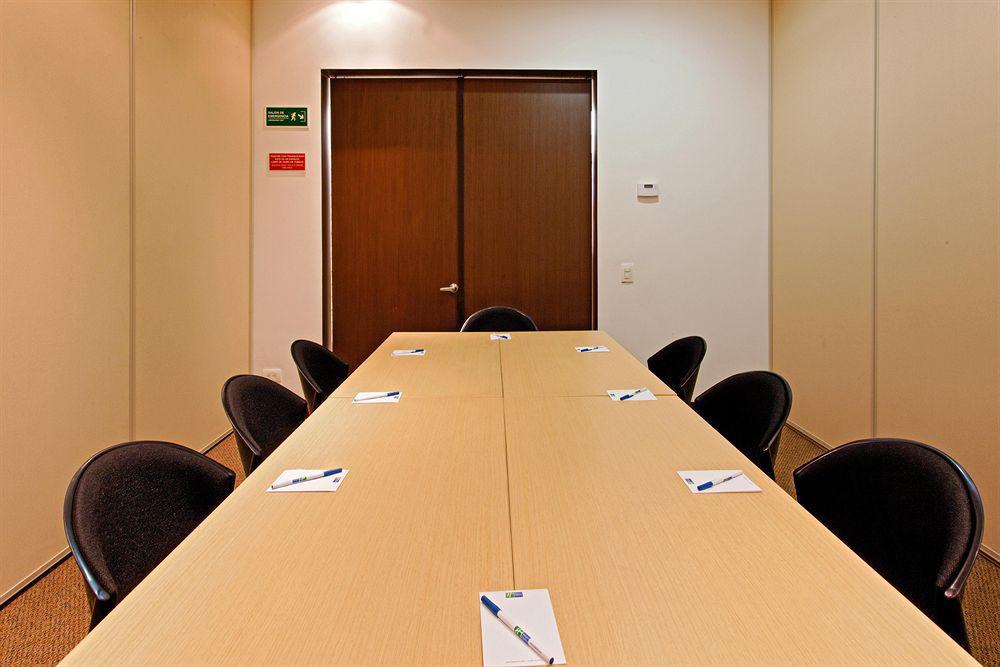Holiday Inn Express Bogota - Parque La 93 By Ihg Зручності фото